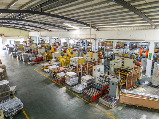 Un buen precio. Prensa de alimentación de chapa CNC 630-1250KN para la fabricación de extremos metálicos en línea